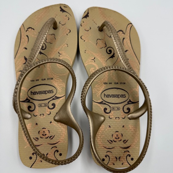 ✨Havaianas Sandals Bronze Thong Sandal Straps Floral Detail Women's Size‎ 6 wide - Picture 1 of 5
